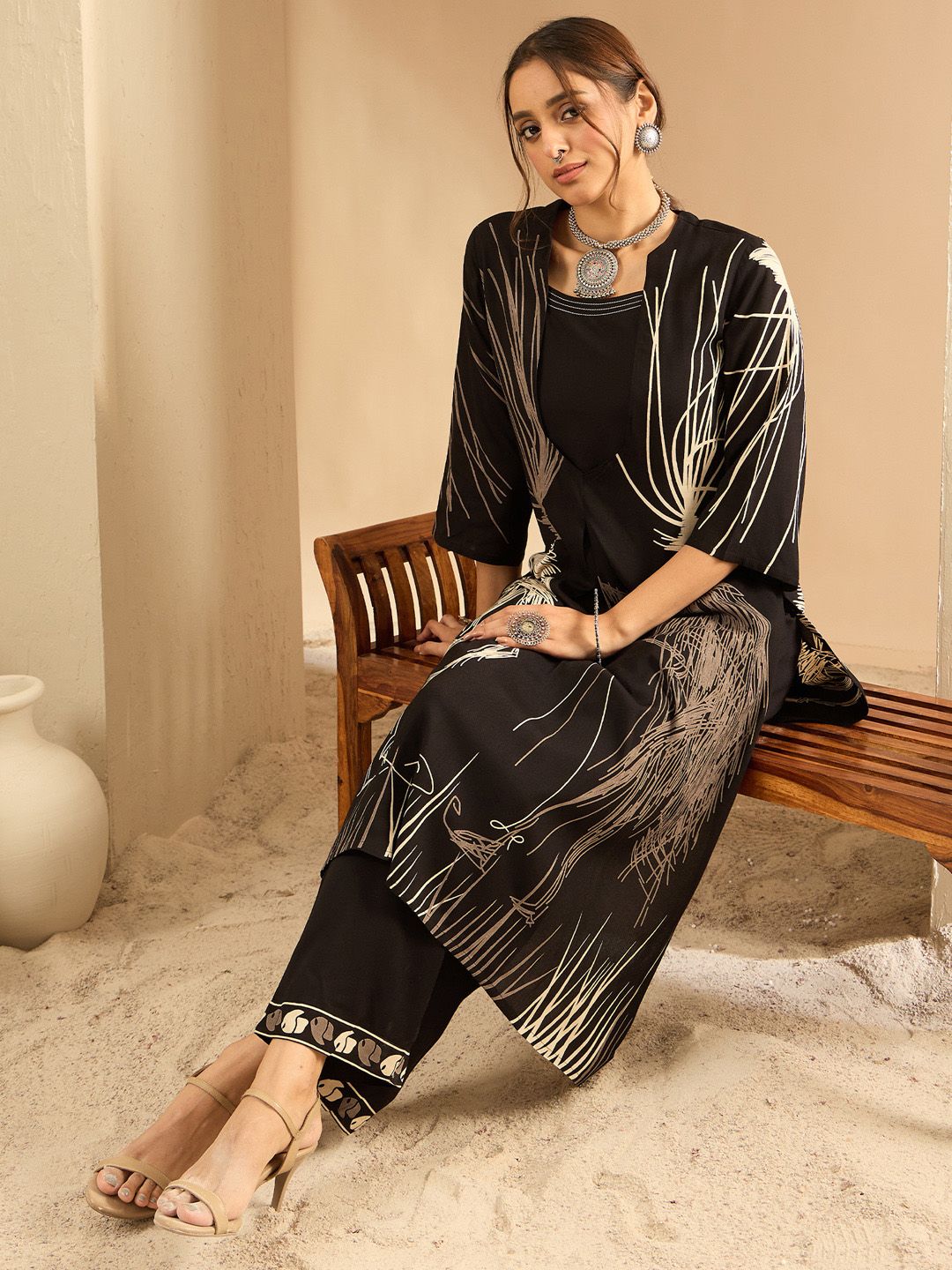 Women Printed Regular Kurta with Trousers