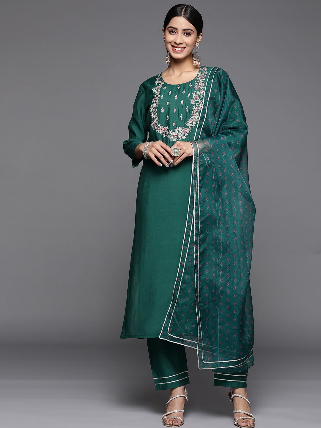 Indyancart VA Women's Ethnic Motifs Embroidered Sequinned Kurta Set