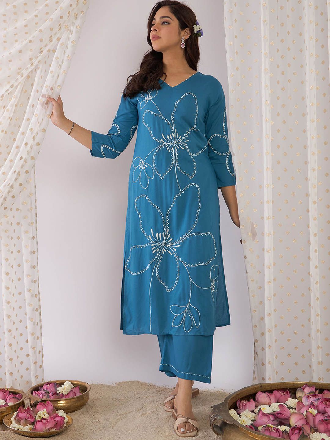 Indyancart IE Floral Embroidered V-Neck Straight Tunic With Trouser