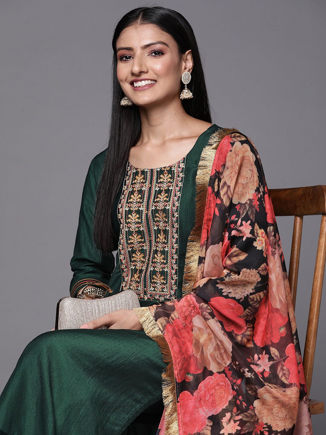 Indyancart VA Women's Green Floral Embroidered Thread Work Kurta with Trousers & With Dupatta