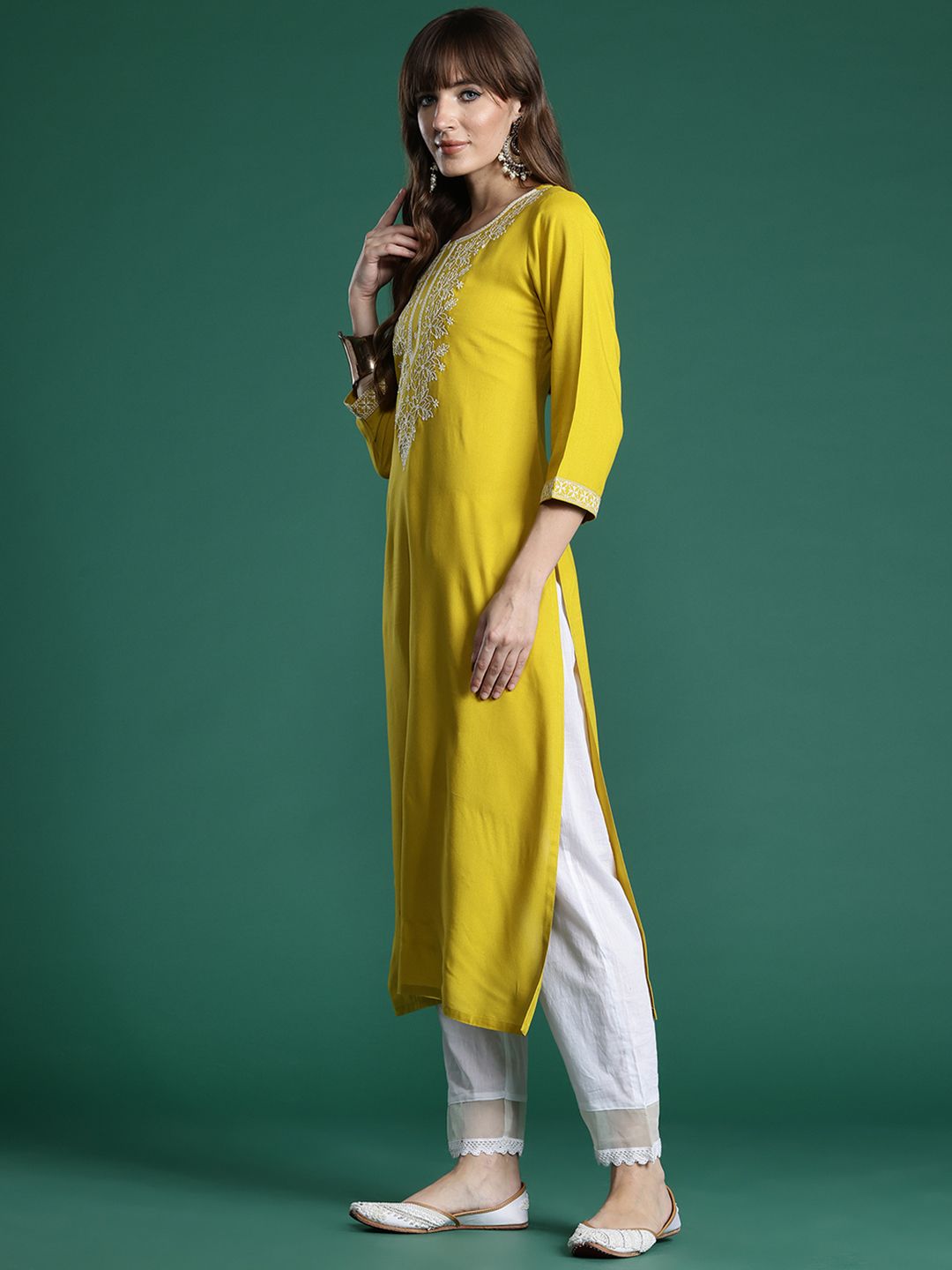 Indyancart IE Floral Embroidered Thread Work Kurta