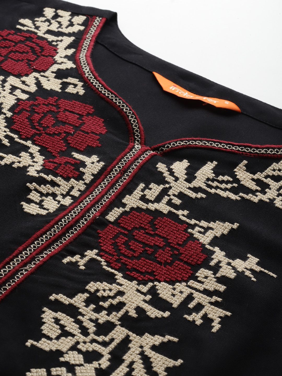 Indyancart IE Floral Embroidered Thread Work Kurta