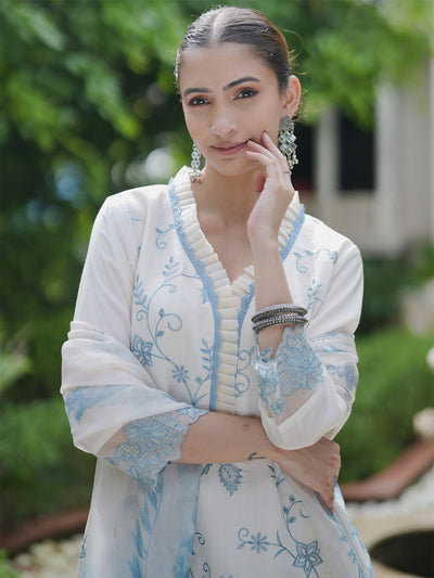 Indyancart IE Women Floral Embroidered Regular Kurta with Trousers & With Dupatta