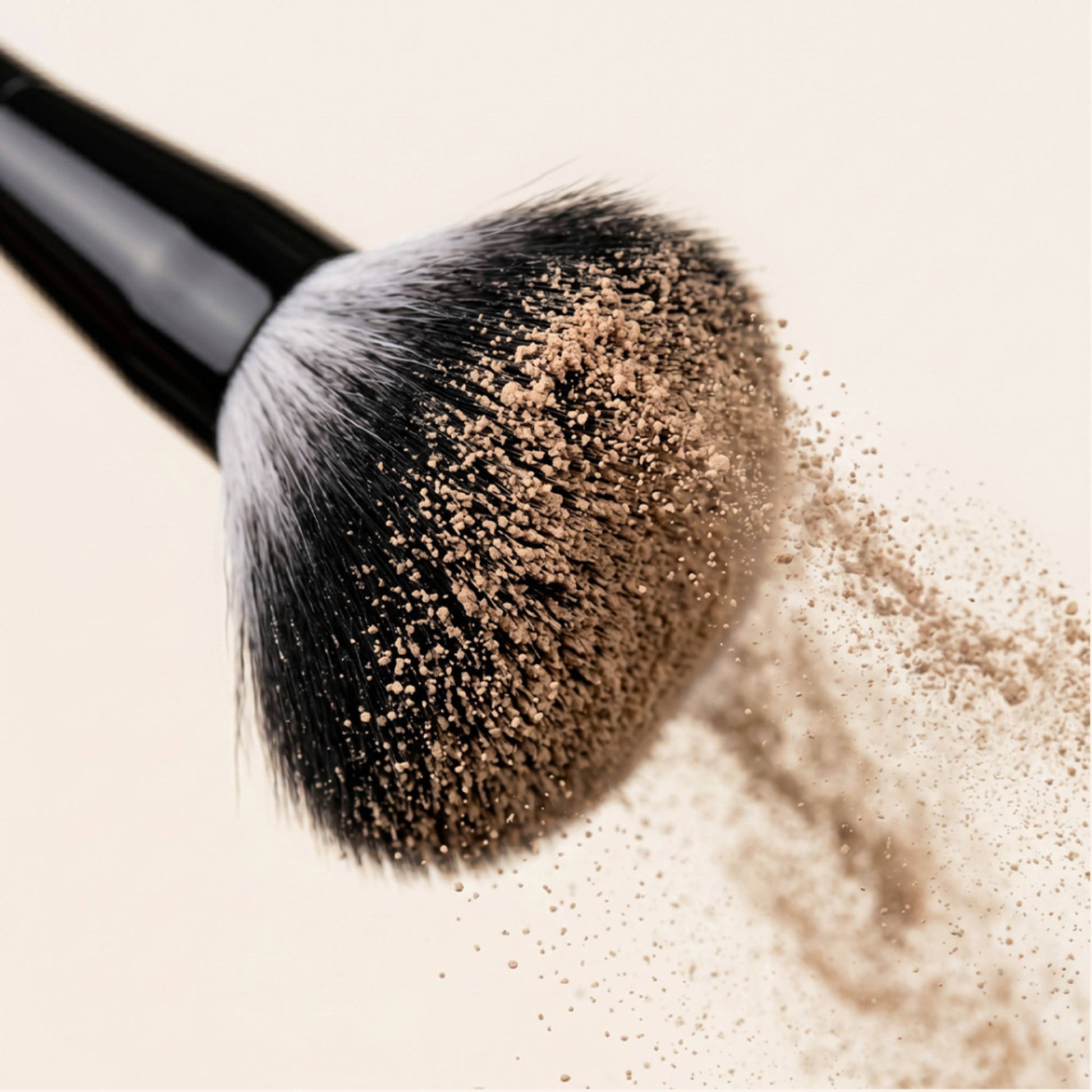 Flicka Professional Super Soft Dense Bristles Hd Finish For Face Makeup - 01 Powder Brush