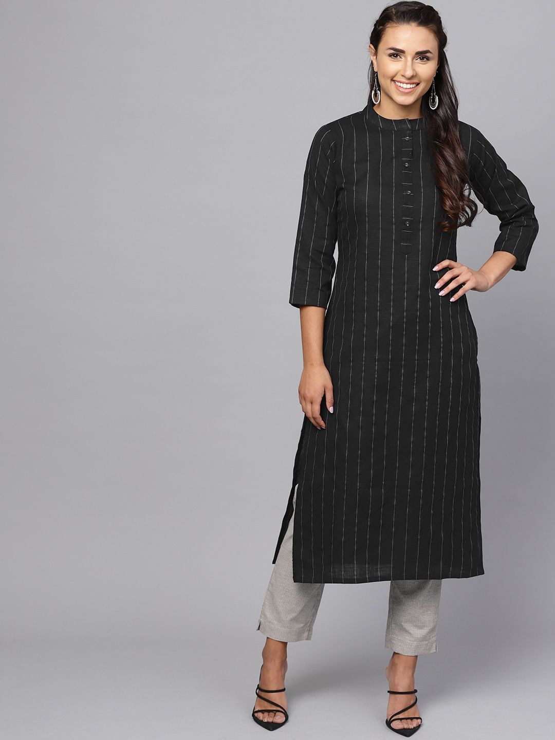 Indyancart IE Women Black & Off-White Striped Straight Kurta