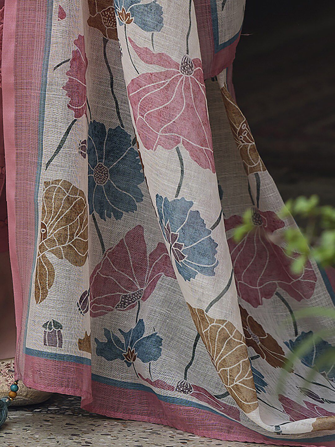Dhiyona IE Floral Printed Thread Work Linen Kurta Set