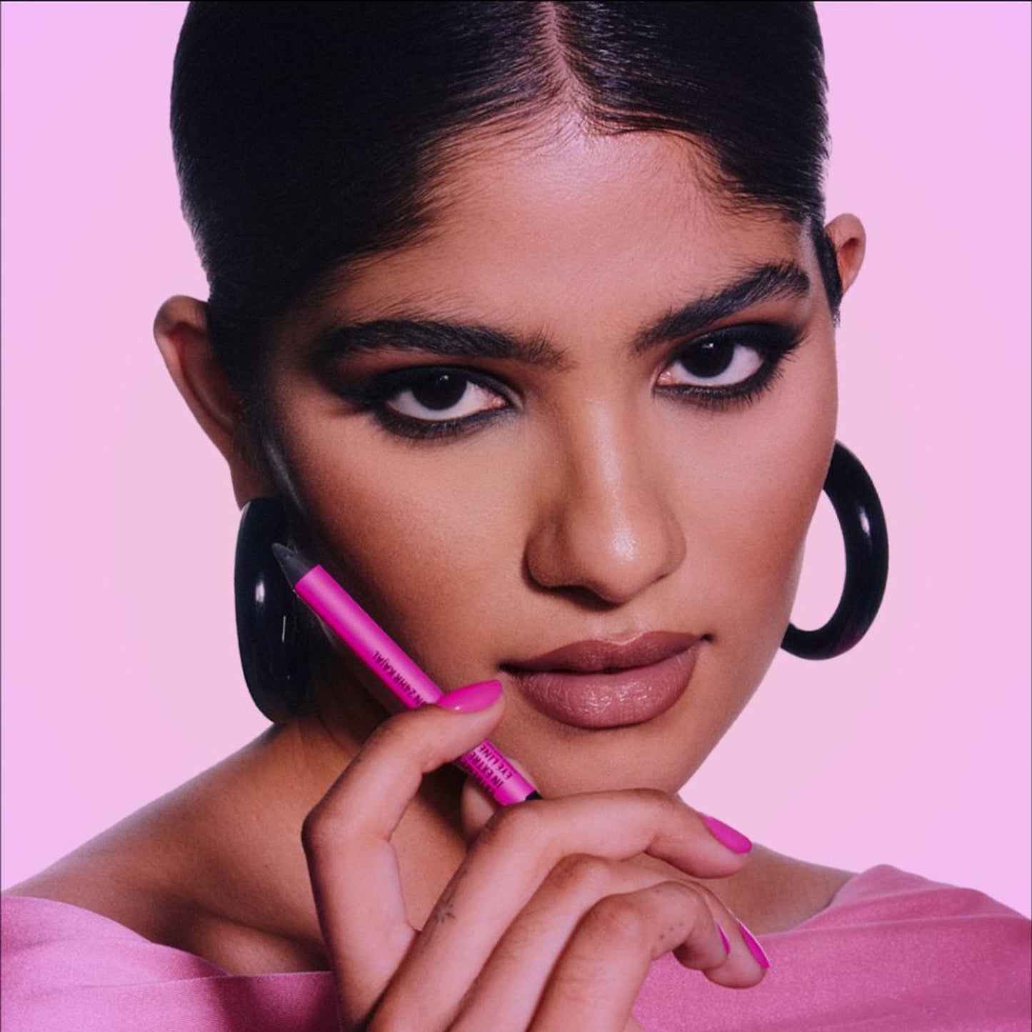 M.A.C In Extreme Dimension 24Hr Waterproof & Smudgeproof Kajal Eye Liner