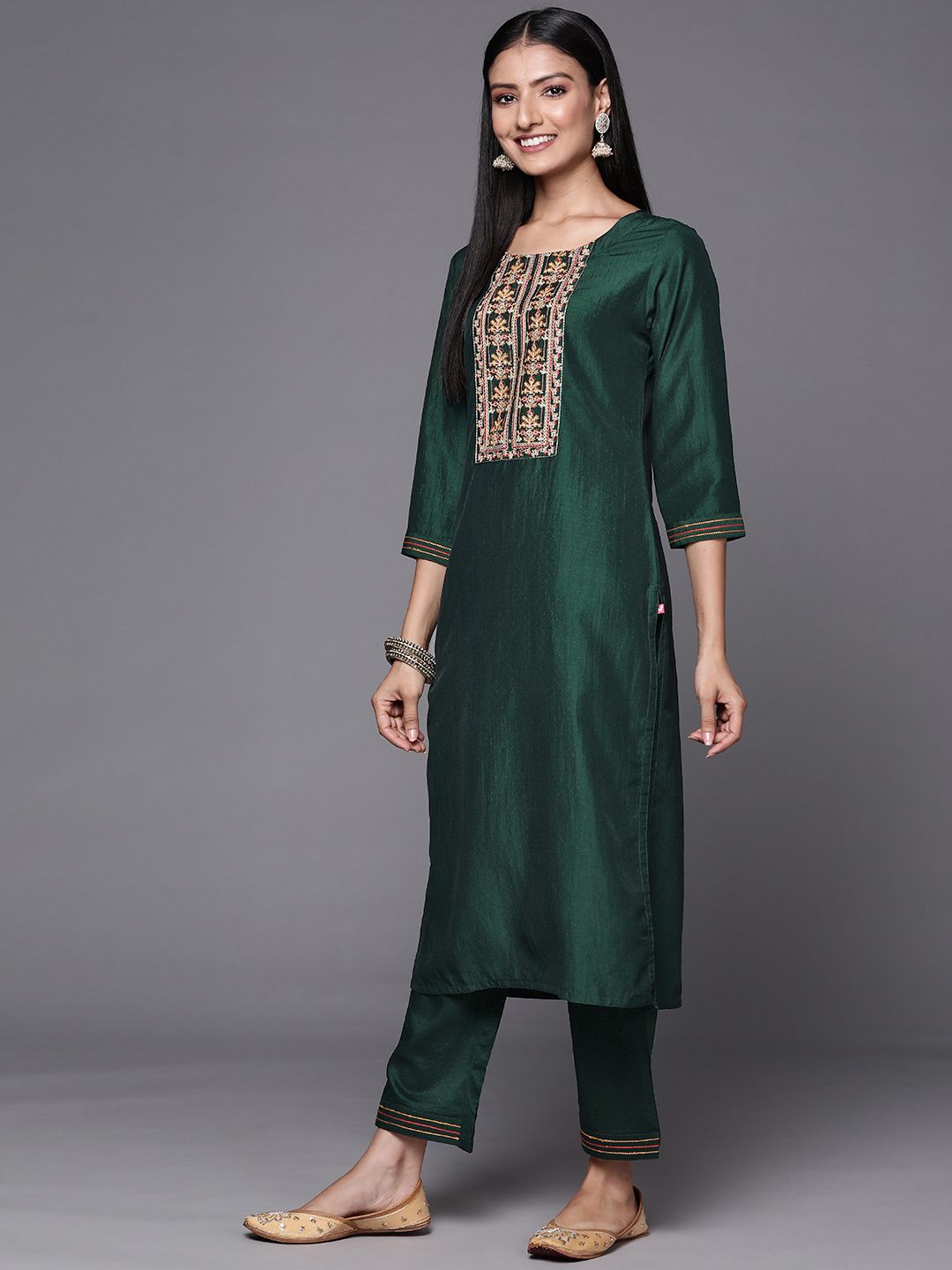Indyancart VA Women's Green Floral Embroidered Thread Work Kurta with Trousers & With Dupatta