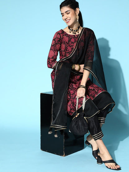 Indyancart IE Women Floral Printed Gotta Patti Kurta With Trousers & Dupatta