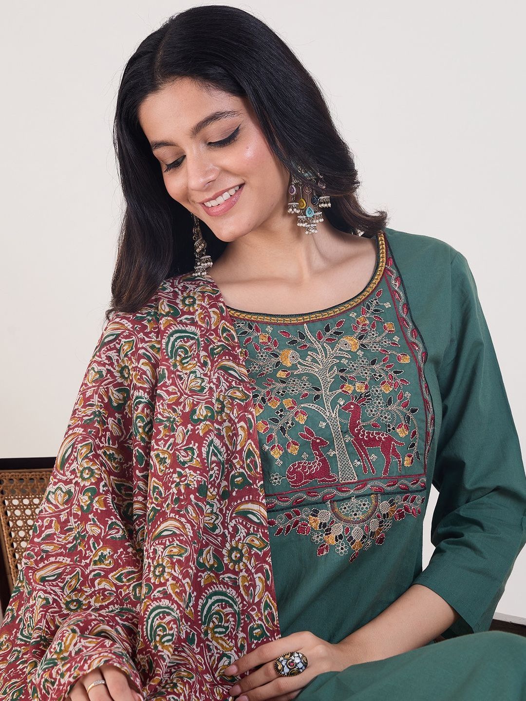 Ethnic Motifs Embroidered Regular Thread Work Kurta With Trousers & Dupatta