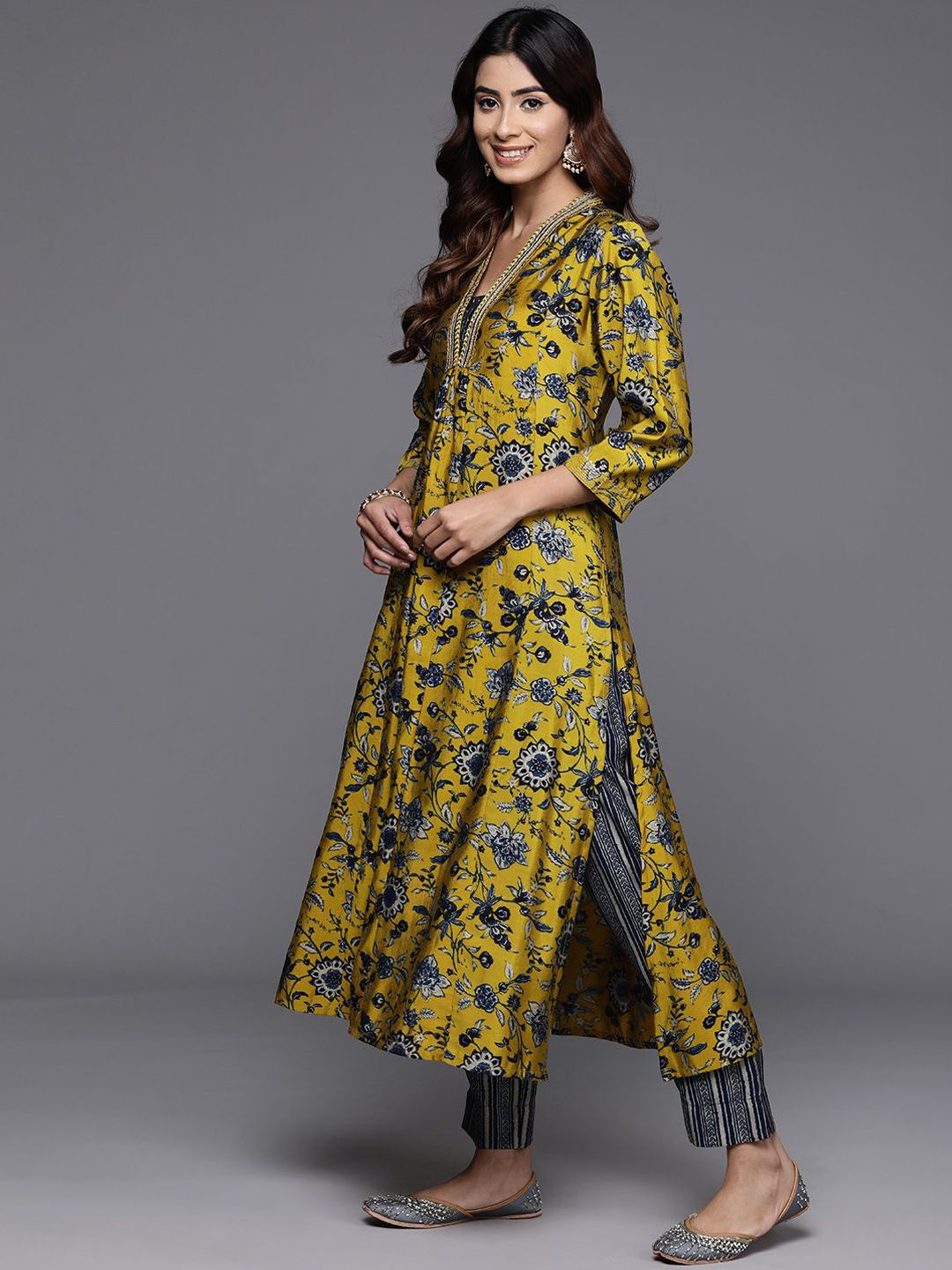 Indyancart VA Women'sFloral Printed V-Neck Sequinned Chanderi Silk Kurta With Trousers & Dupatta