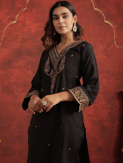 Indyancart IE Women Ethnic Motifs Embroidered Regular Thread Work Liva Kurta with Trousers