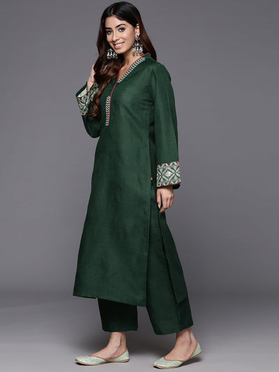 Indyancart VR Women's Green Embroidered Long & Flared Sleeves Kurta With Tonal Bottom