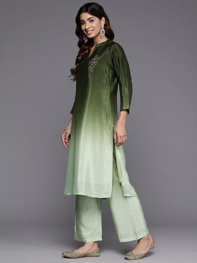 Indyancart VR Women's Mandarin Collar Placement Embroidered Kurta Paired With Tonal Bottom