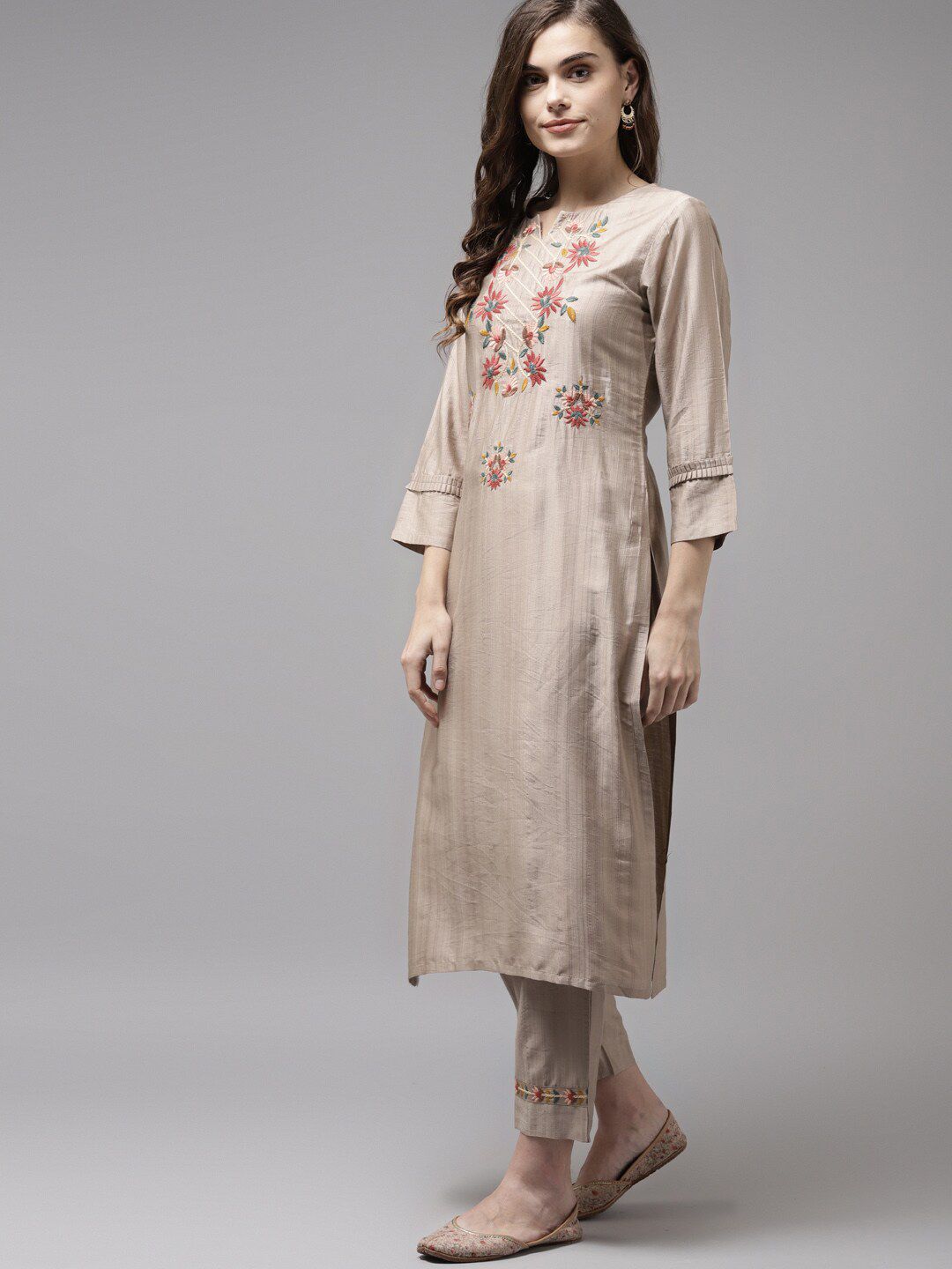 Dhiyona IE Women Beige Floral Embroidered Regular Kurta with Trousers & With Dupatta