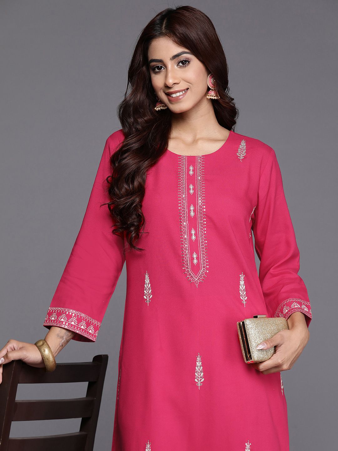 Indyancart IE Women Embroidered Sequinned Floral Kurta
