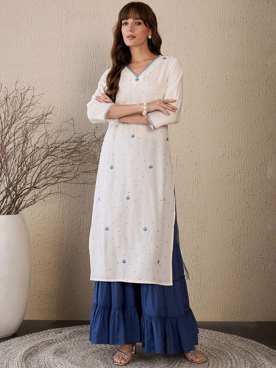 Indyancart IE Women Ethnic Motifs Embroidered Sequinned Kurta