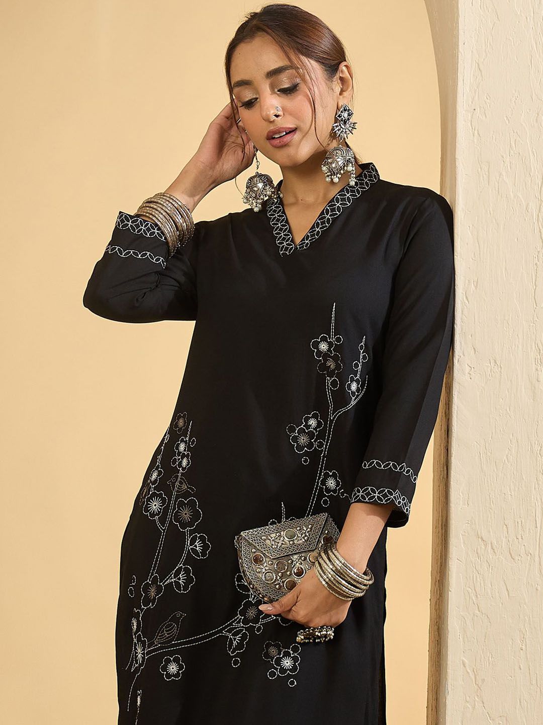 Floral Embroidered Thread Work V Neck Kurta With Trousers