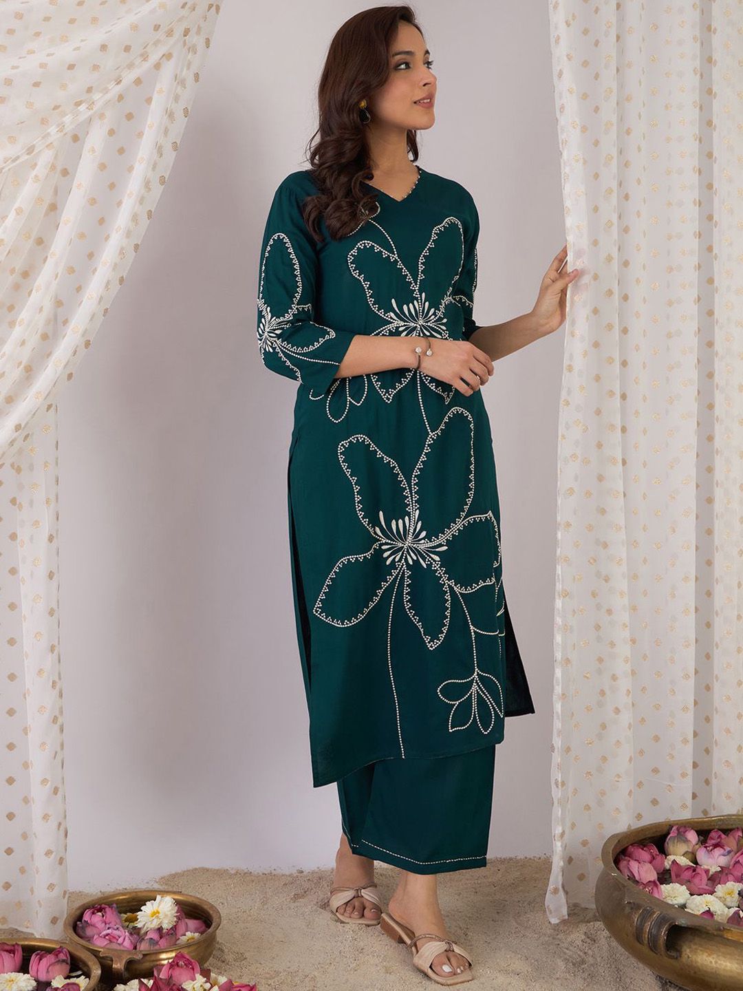 Indyancart IE Women Floral Embroidered Regular Thread Work Kurta with Palazzos
