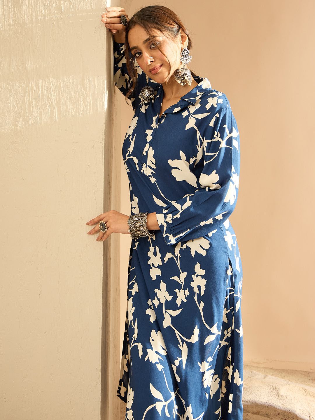 Women Floral Printed Regular Kurta with Trousers