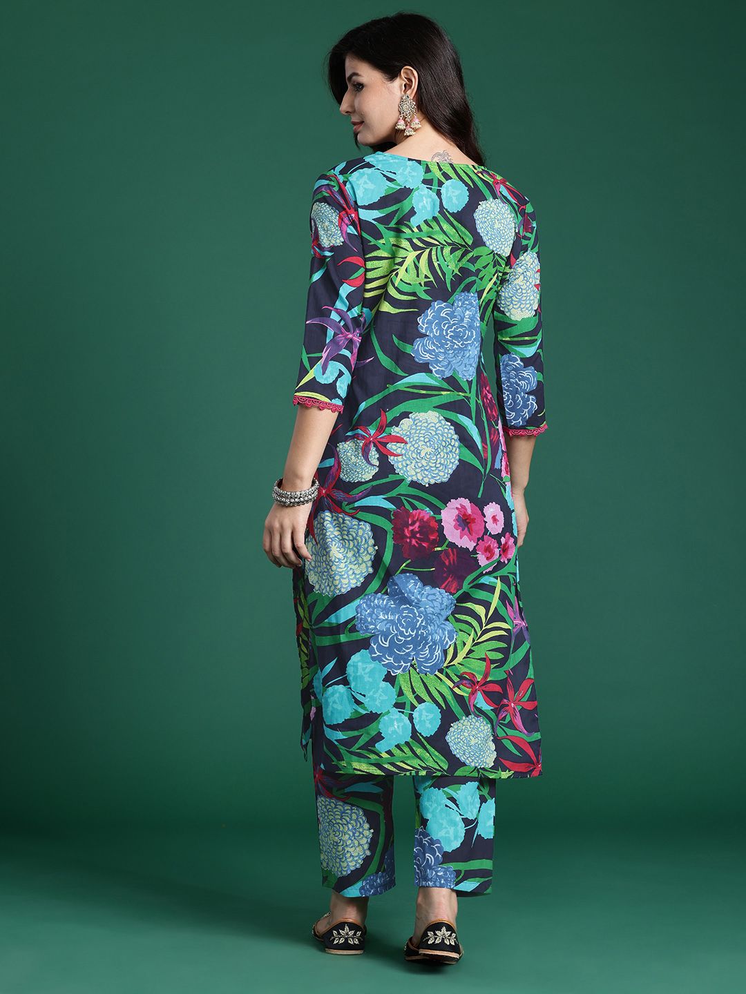 Indyancart IE Women Floral Printed Regular Pure Cotton Kurta with Trousers