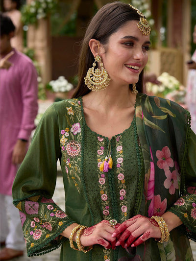 Indyancart IE Women Floral Embroidered Panelled Thread Work Kurta with Trousers & With Dupatta