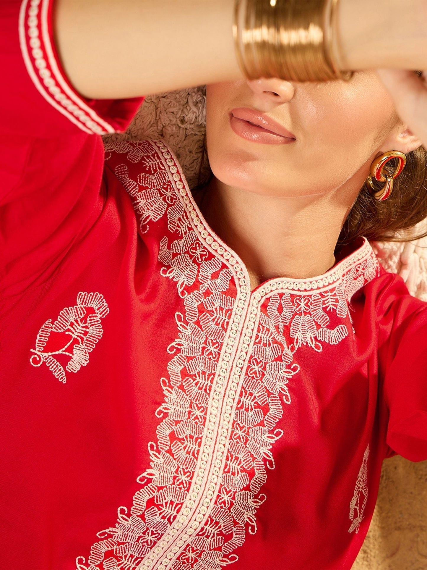 Indyancart IE Floral Embroidered Sweetheart Neck Machine Weave Straight Kurta