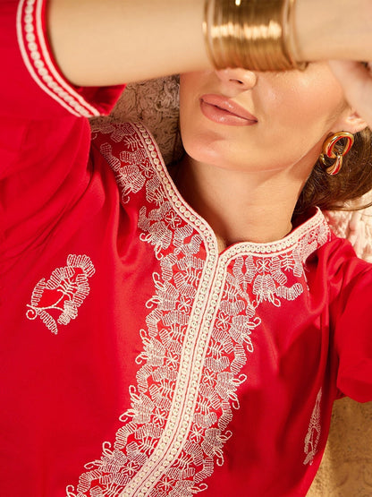 Indyancart IE Floral Embroidered Sweetheart Neck Machine Weave Straight Kurta