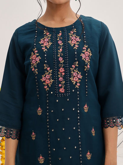 Indyancart VA Women'sEthnic Motifs Embroidered Thread Work Detail Kurta & Trousers With Dupatta