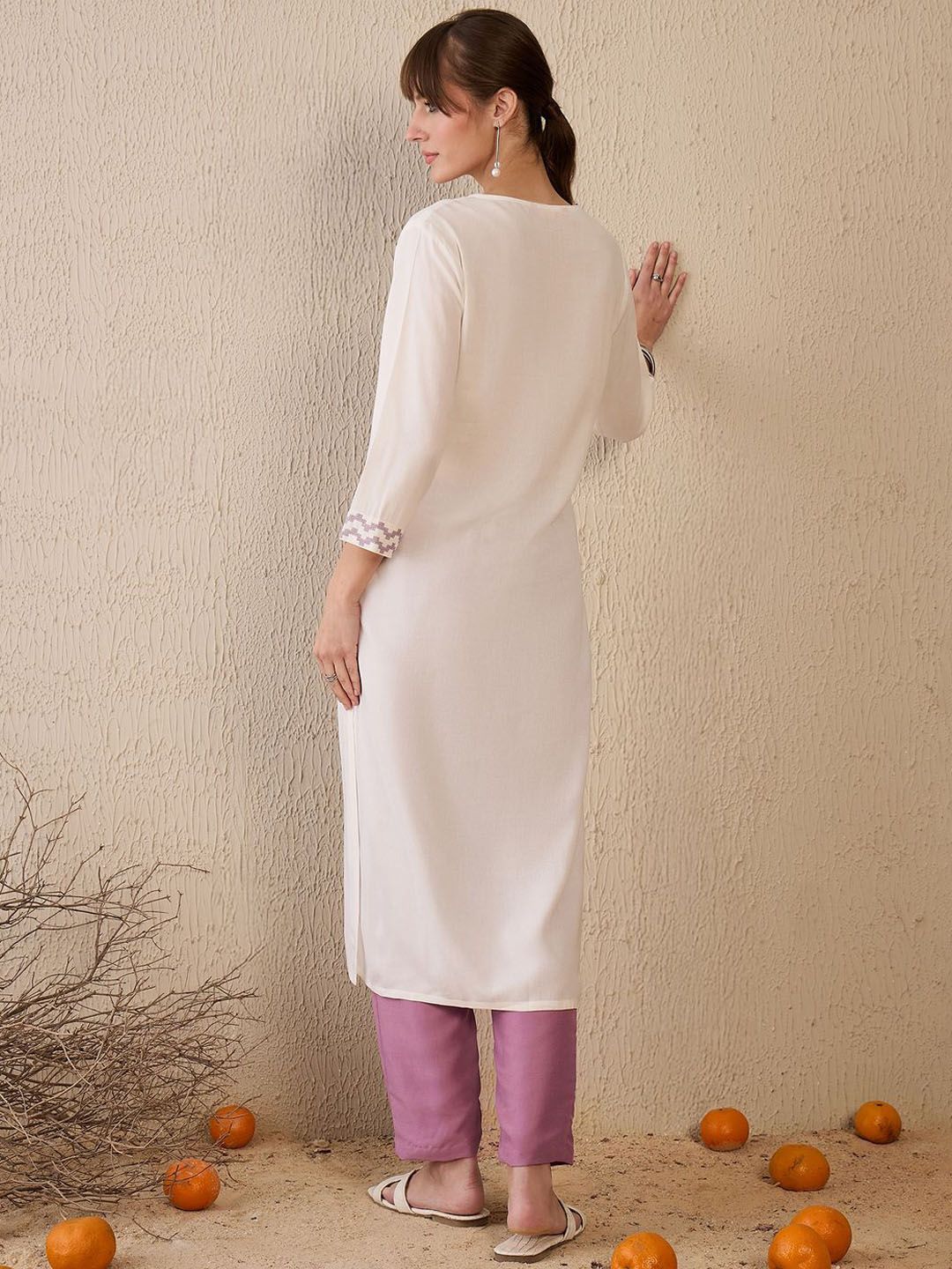 Dhiyona IE Women Floral Embroidered Thread Work Kurta