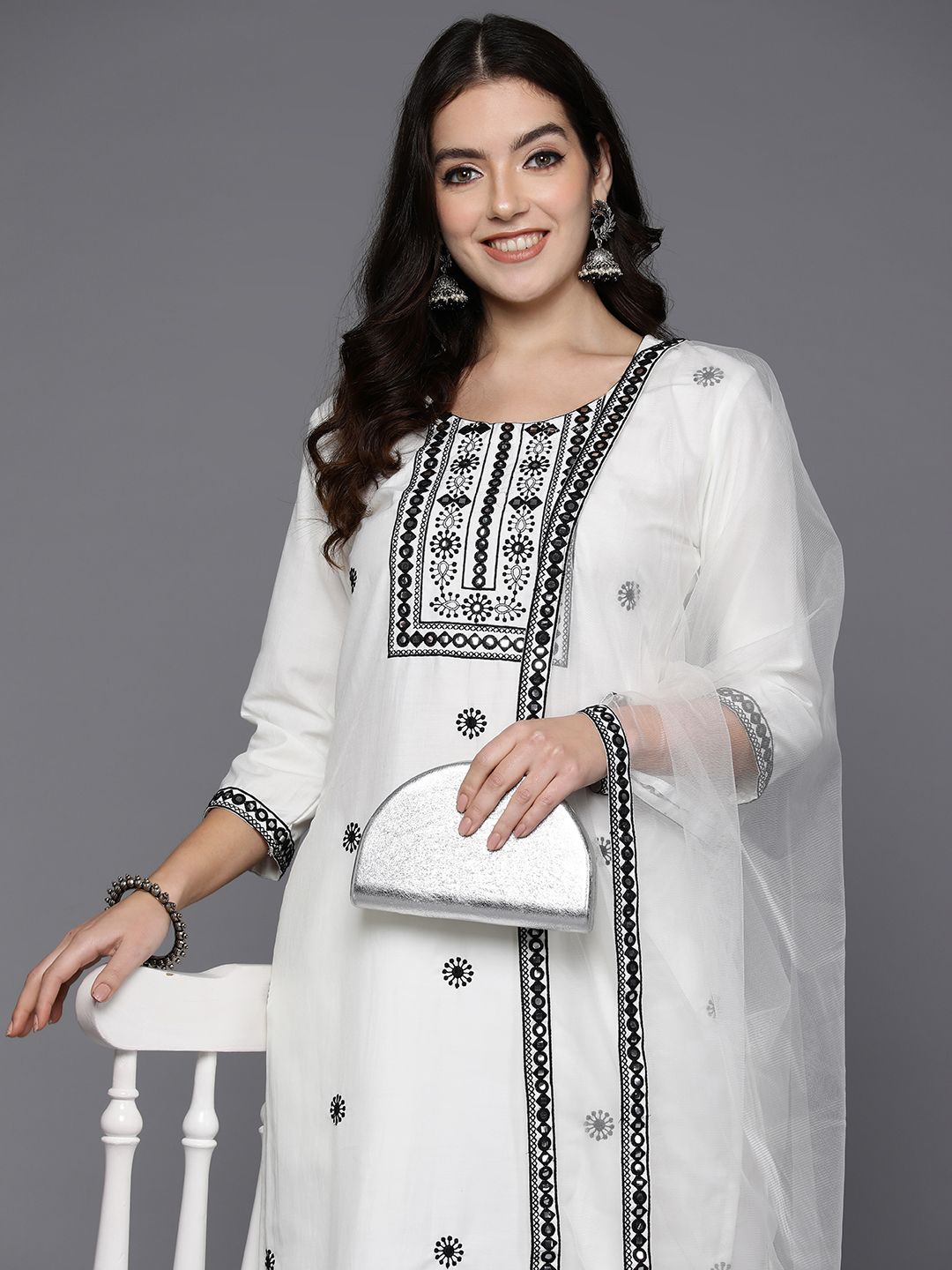 Dhiyona IE Women Embroidered Regular Thread Work Kurta with Trousers & Dupatta