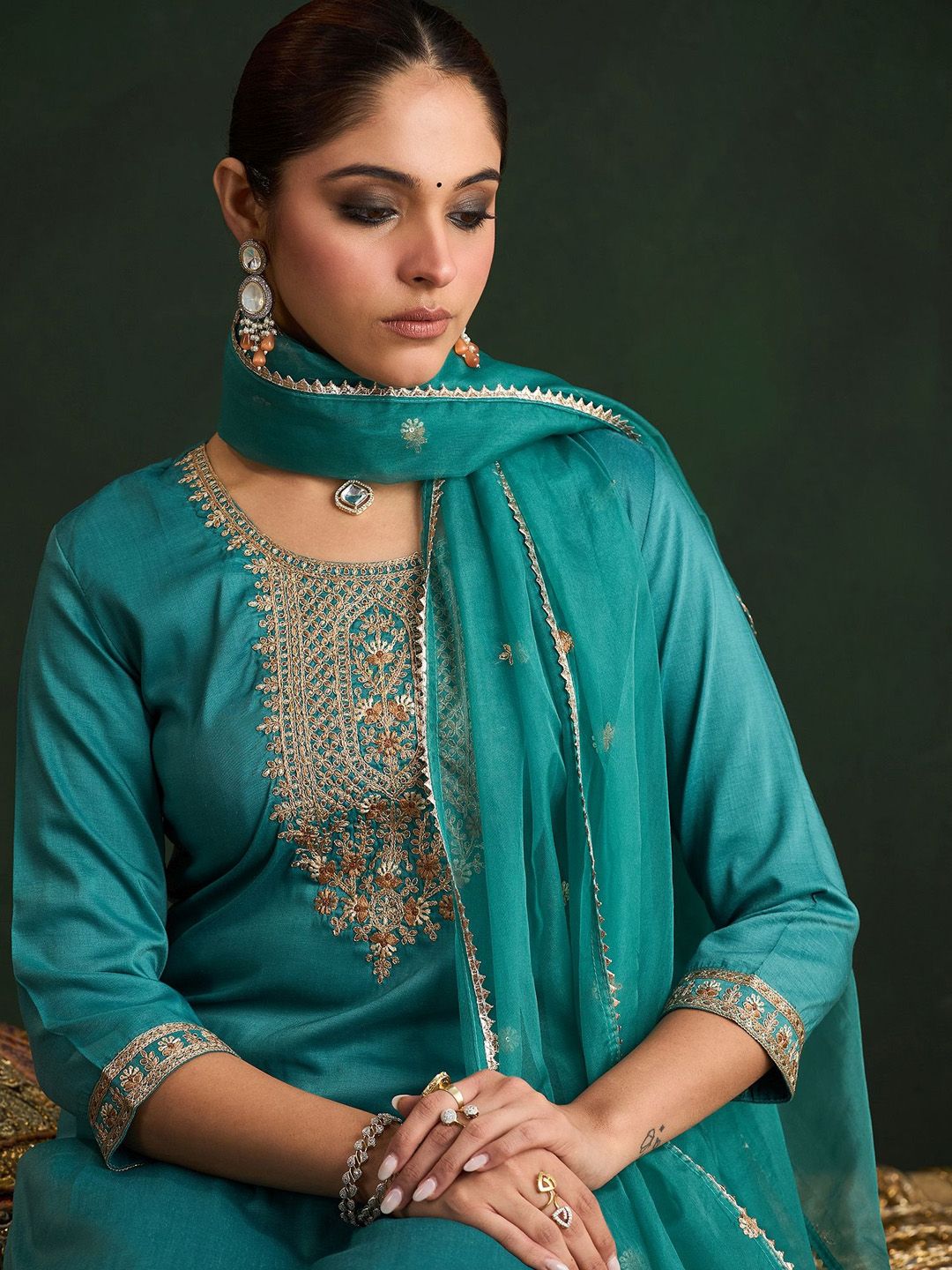 Dhiyona IE Women Ethnic Motifs Embroidered Regular Thread Work Kurta with Trousers & With Dupatta