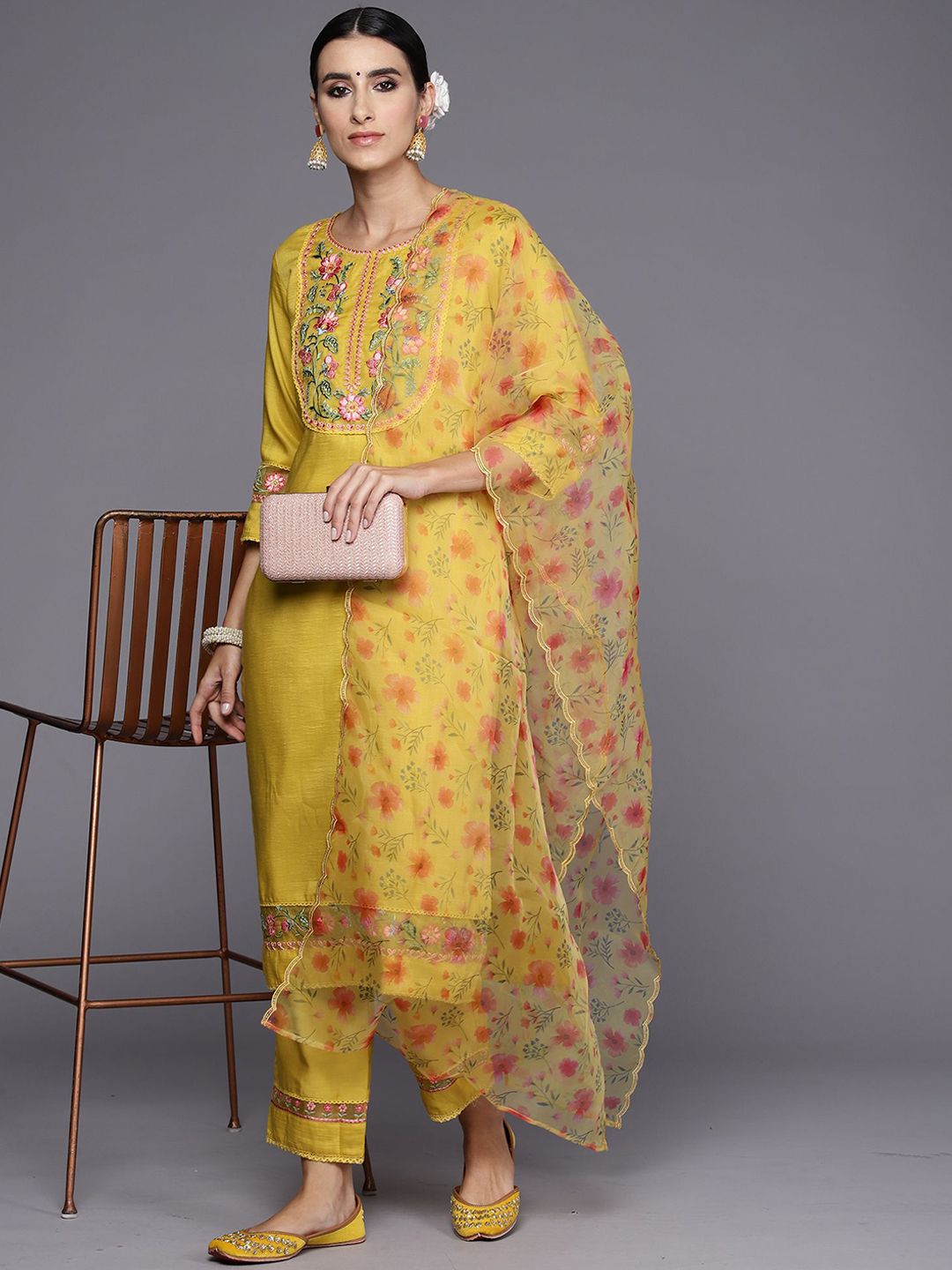 Indyancart IE Floral Embroidered Regular Thread Work Kurta with Trousers & Dupatta