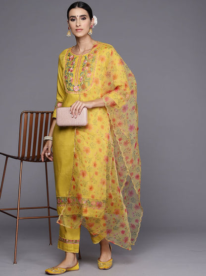 Indyancart IE Floral Embroidered Regular Thread Work Kurta with Trousers & Dupatta