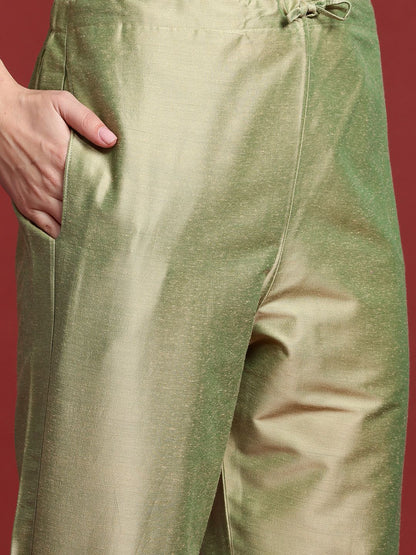 Indyancart IE Floral Embroidered Thread Work Kurta with Trousers