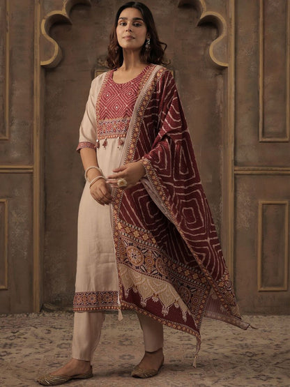 Women Geometric Printed Kurta with Trousers & Dupatta
