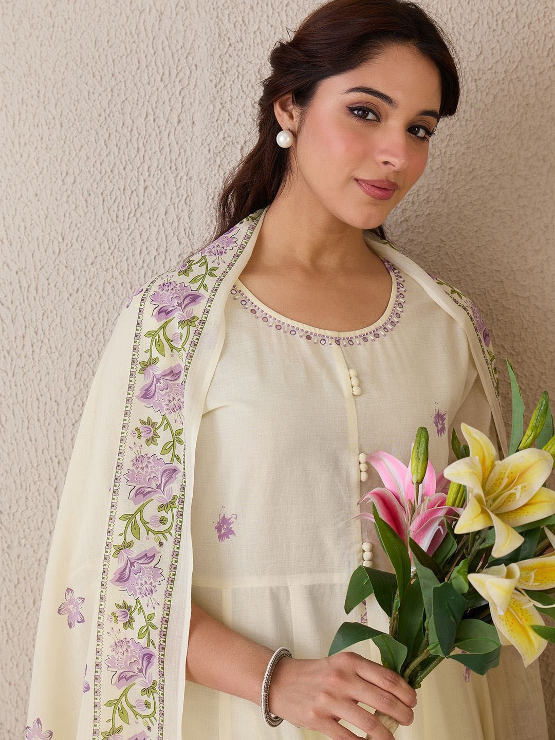 Women Floral Printed Regular Beads and Stones Pure Cotton Kurta Set