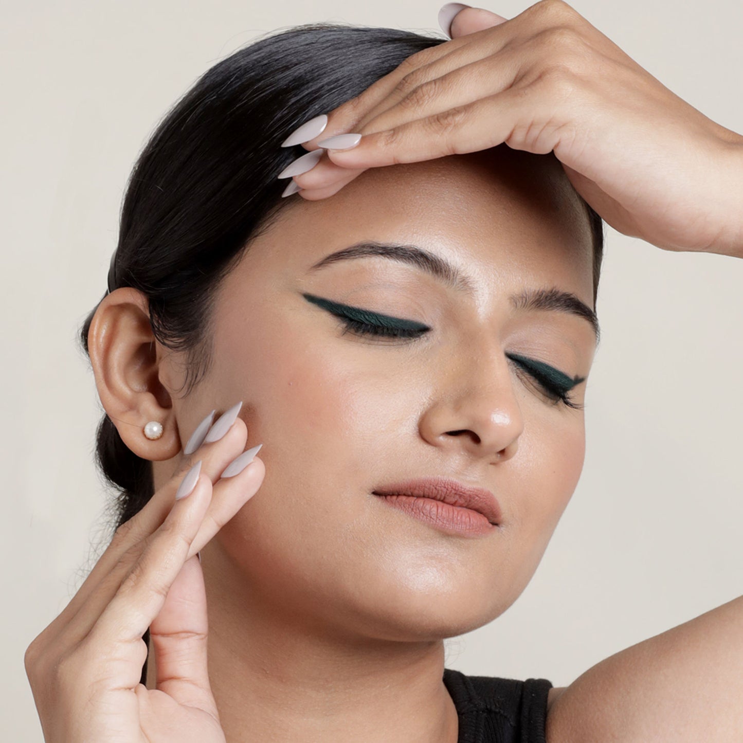 Flicka Keep It Bold Eye Kajal Smooth & Creamy Waterproof & Smudgeproof Intense Pigment - Green