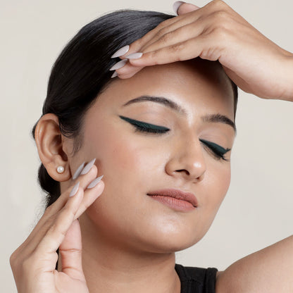 Flicka Keep It Bold Eye Kajal Smooth & Creamy Waterproof & Smudgeproof Intense Pigment - Green