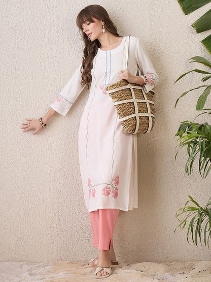 Indyancart IE Geometric Embroidered Thread Work Straight Kurta
