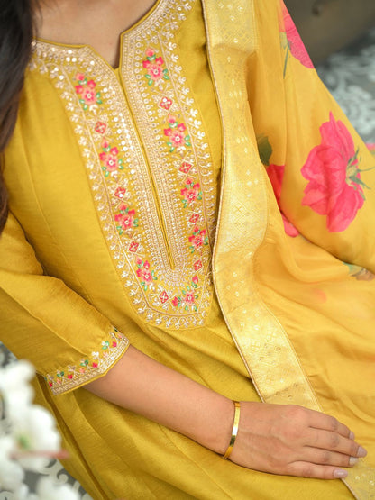 Women Floral Embroidered Regular Sequinned Kurta with Trousers & With Dupatta