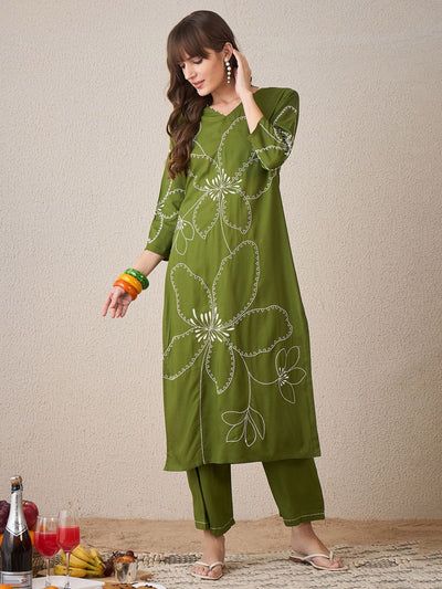 Dhiyona IE Floral Embroidered V-Neck Thread Work Straight Kurta With Trouser