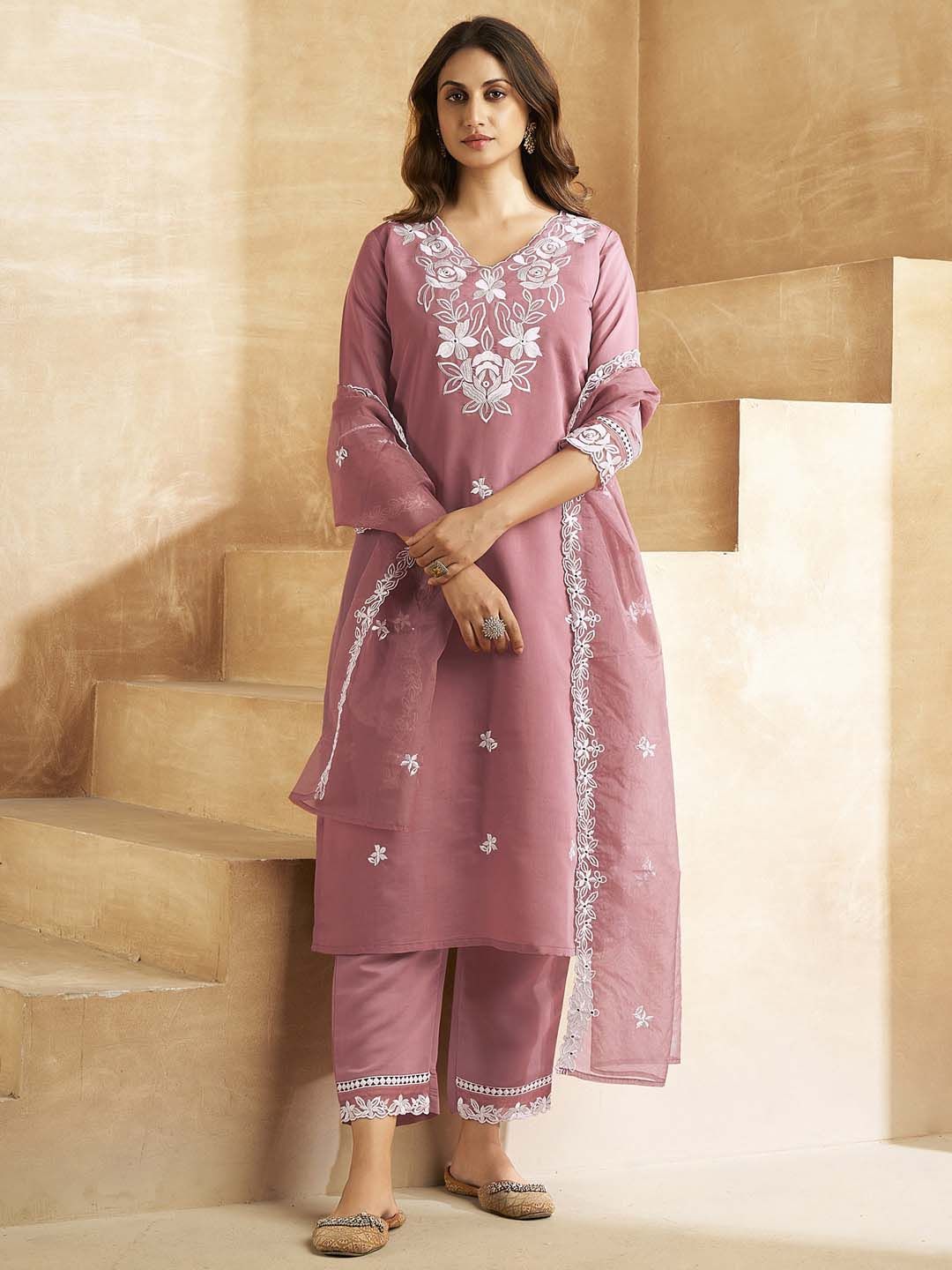 Indyancart IE Women Pink Floral Embroidered Regular Thread Work Kurta Set