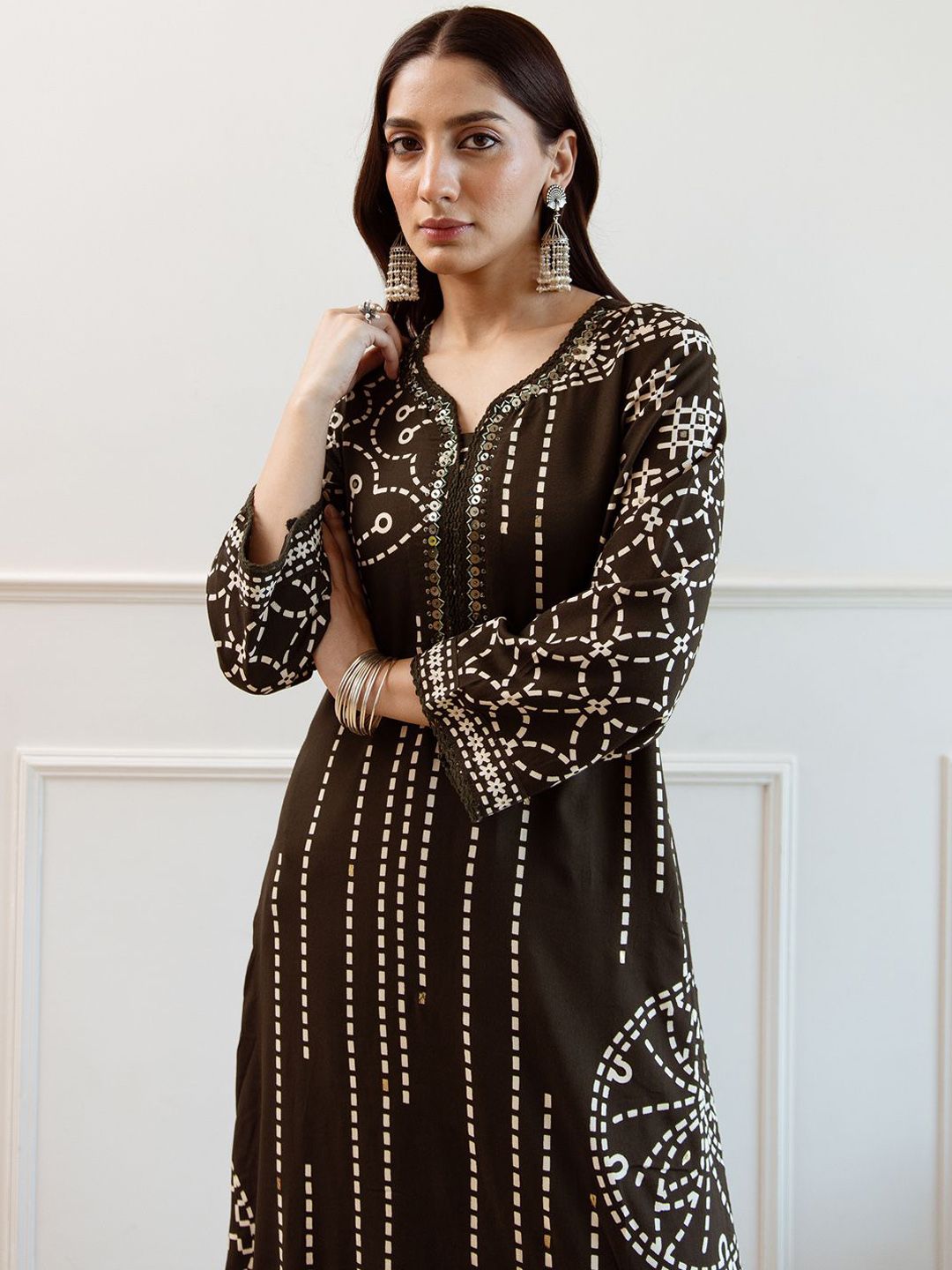 Women Printed Regular Beads and Stones Kurta with Trousers