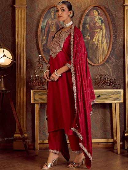Indyancart IE Ethnic Floral Embroidered Zari Work Detail Regular Sleeves Round Neck Kurta Set