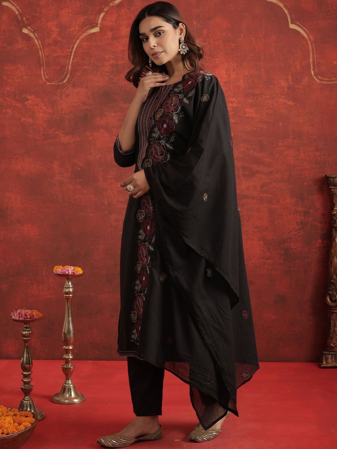 Embroidered Round Neck Thread Work Pure Cotton Kurta With Trousers & Dupatta