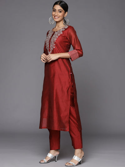Indyancart VR Women's Red Embroidered Kurta With Tonal Trouser And Printed Dupattta