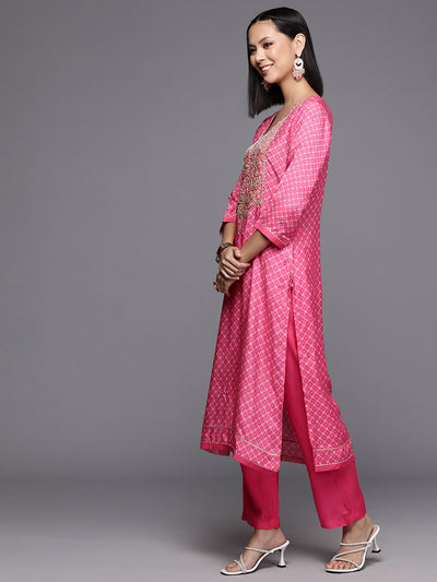 Indyancart VR Women's Pink Bandhani Printed Straight Kurta Paired With Tonal Bottom And Dupatta