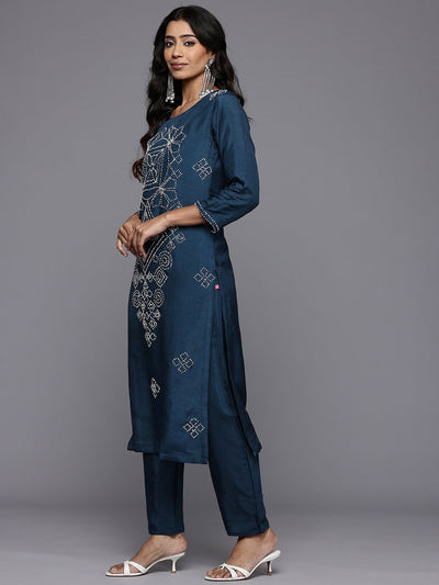 Indyancart VR Women's Navy Blue Hand Embroidered Straight Kurta With Trousers And Embroidered Dupatta