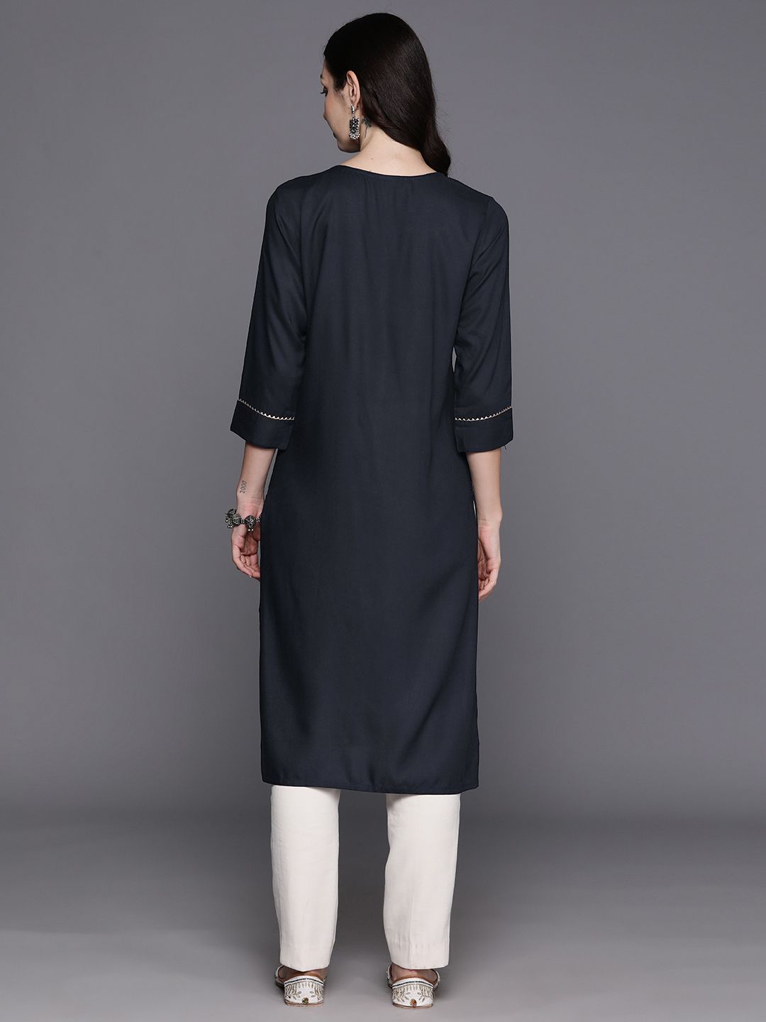 Indyancart IE Floral Embroidered Thread Work Kurta